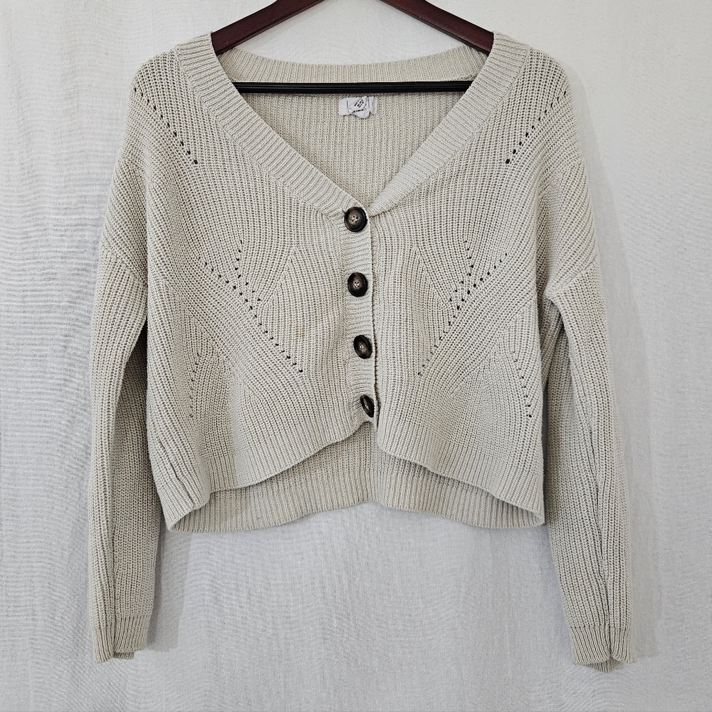 Ivy + Main Cropped V-Neck Button Front Knit Sweater in Tan & Brown Size M